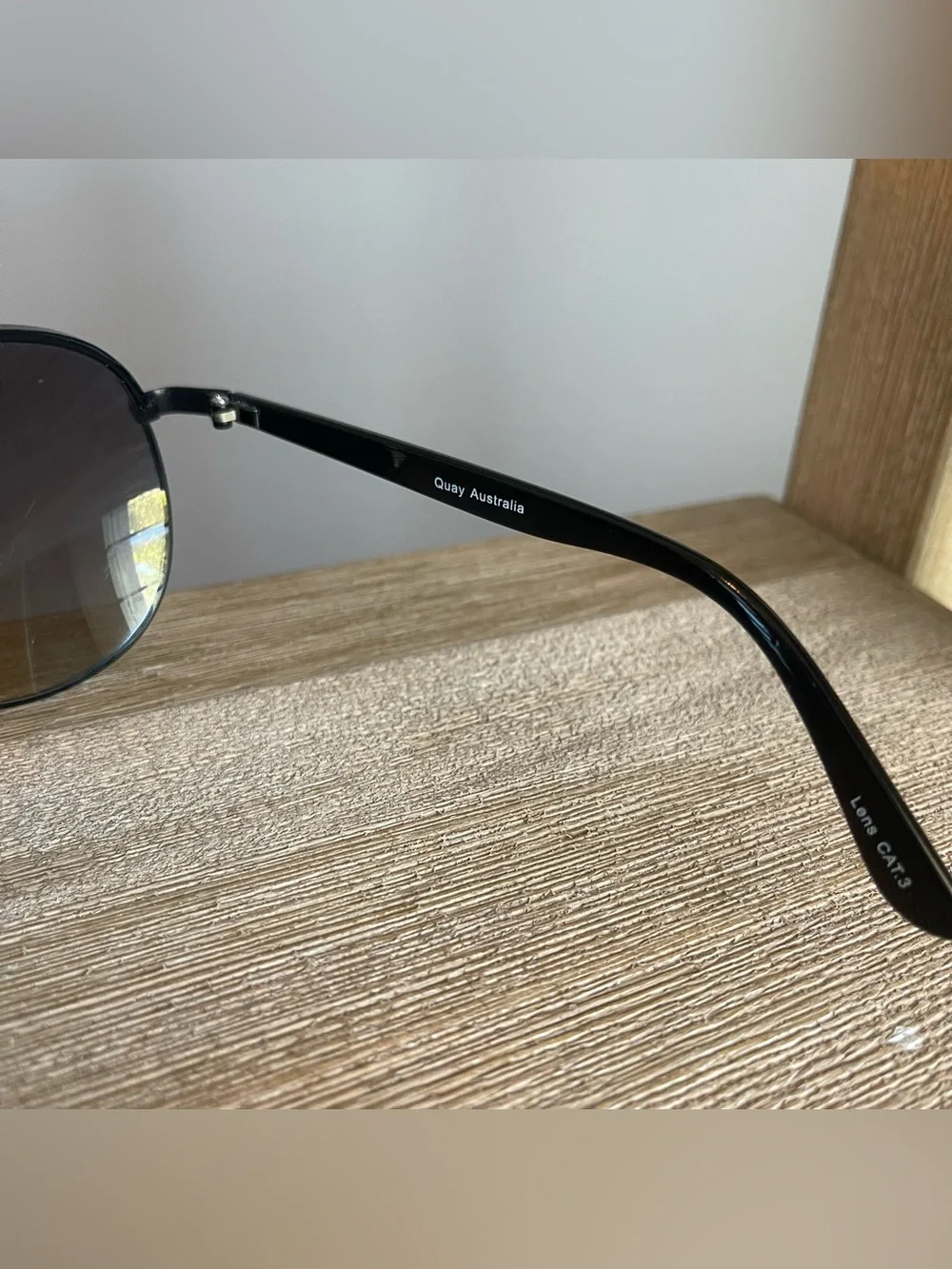 Quay Australia Macaw Black Aviator Sunglasses Oversized UV Protect Logo Bridge